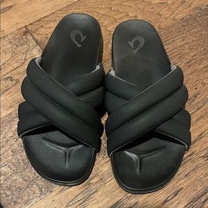 OluKai Women's Hila sandals in Black size 8